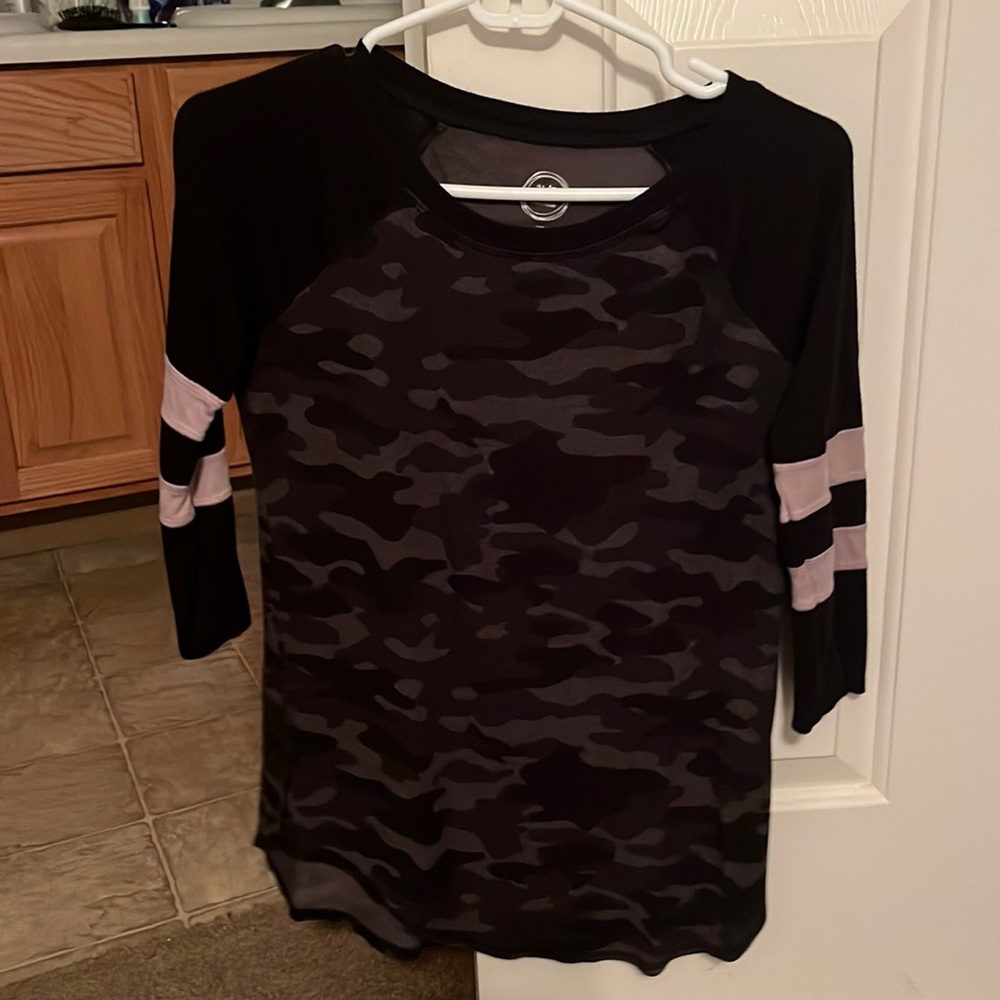Quarter Sleeve - Black Camo Tee